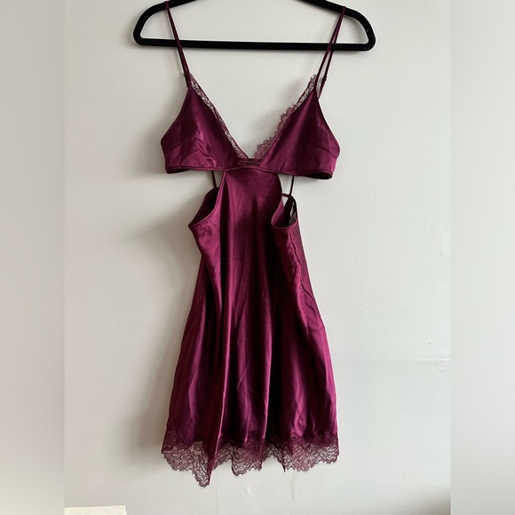 Victoria's Secret Womens Magenta Purple Satin Lace Cutout Night Slip Size S - Picture 2 of 3